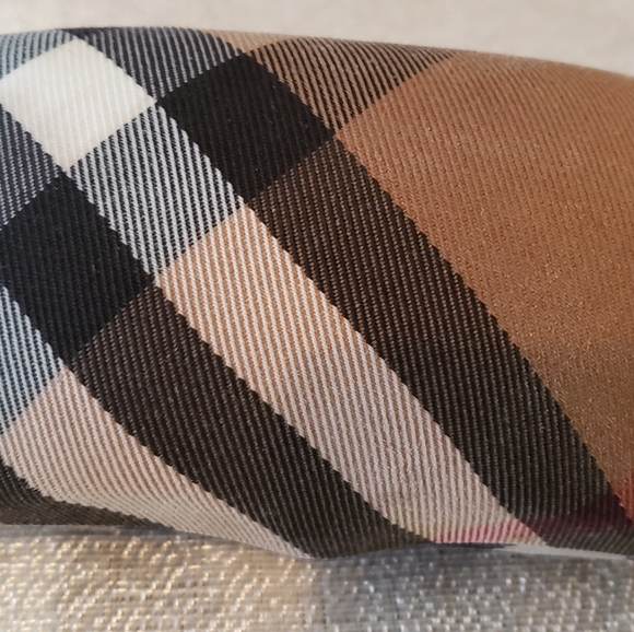 Burberry Unisex Sunglasses. - Picture 5 of 6